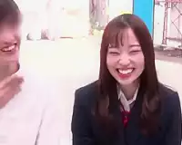 【マジックミラー号】彼氏のチ●ポ当てるの失敗するロリ女子校生ｗｗ「間違えてごめん///」彼女さん寝取られたｗ【素人JK】 