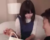 アイドル顔のガチロリにメイド服着させて激ハメ！ 