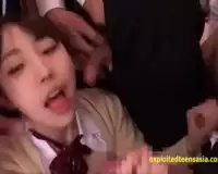 クラスの性処理係として男子達から精子大量ぶっかけされる美少女JK 