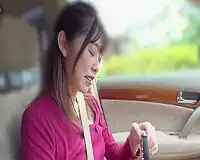 淫乱美容師｜痩せ華奢で瞳が大きなつるぺた美女がドMでレイプ願望…いきり立つ肉棒を手コキ！乳首を指先で転がし性感帯責められ… 