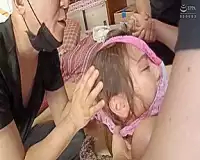 女一家全員レイプ｜貧乏に負けず仲良く暮らす女4人家族宅に結託したレイプ集団が潜入…女子大生の下着を顔に被せ乳首転がし強姦！ 