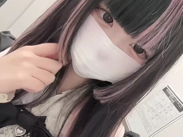 【画像】地雷系のキュートな女の子の自撮りってカワイインゴね～