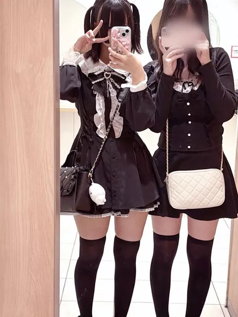 【画像】ニコイチと写真撮る地雷系女子がカワイくてパキハメ３Pしたいｗｗ