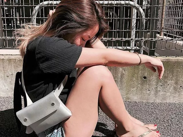 【画像】女さんのえっどい生足が眺められる良い季節になったぞいｗｗ