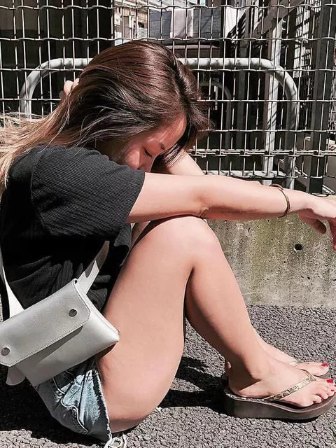 【画像】女さんのえっどい生足が眺められる良い季節になったぞいｗｗ