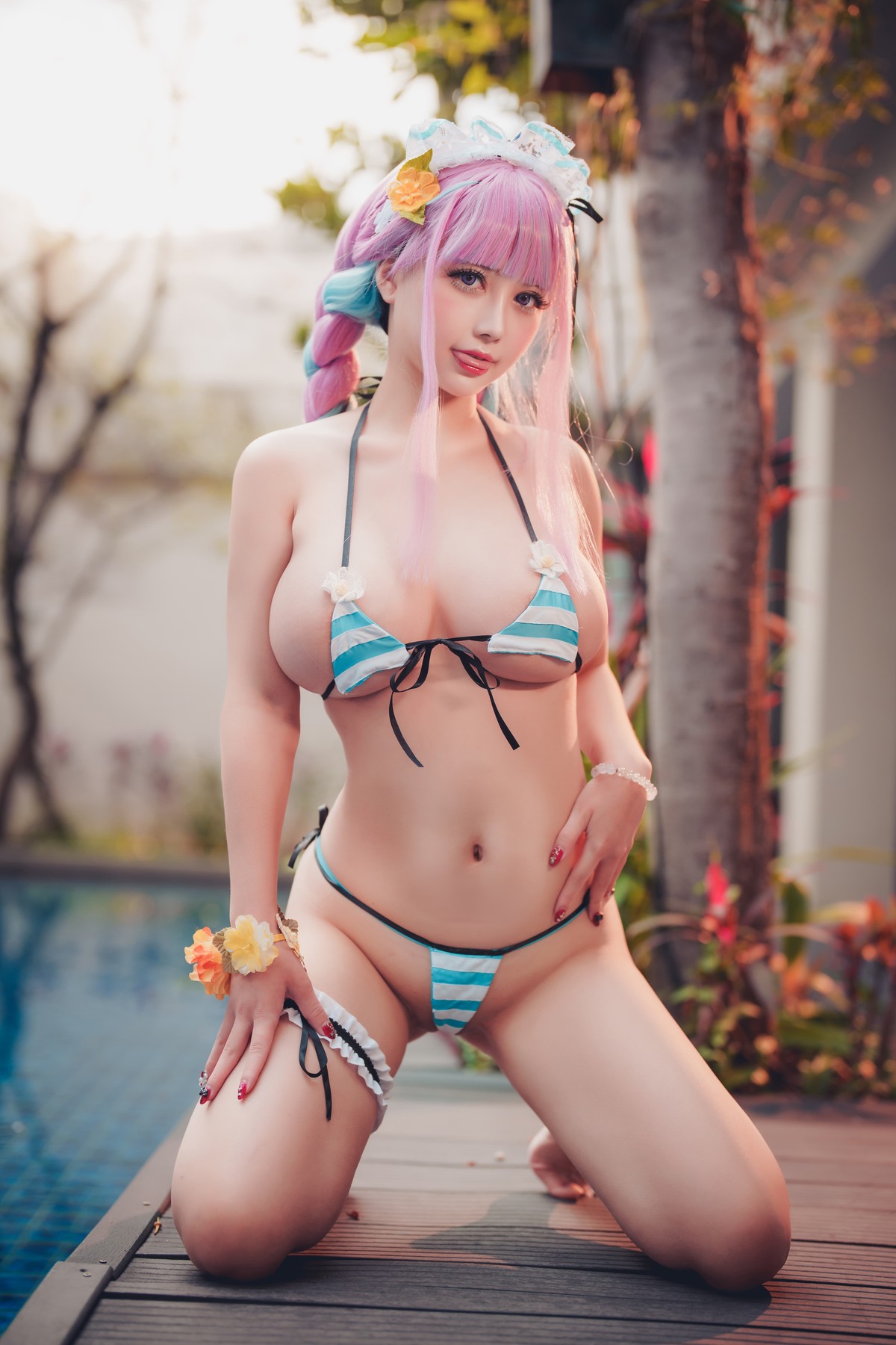 マイクロTバックビキニがマ◯コにくいこんでる、VTuber 湊あくあエロコスプレが見つかる