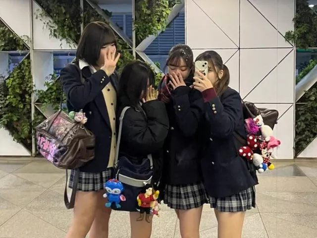 【画像】囲まれたら勃起不可避な女子高生の集合写真
