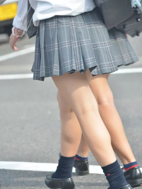 【画像】街で制服ＪＫ居たらとりあえずこの目線だよなｗｗ