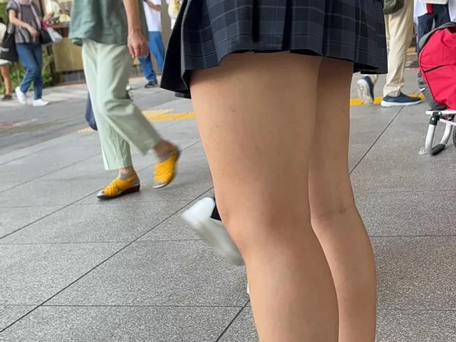【画像】女子高生のぷりぷりふとももが最高なことを再認識するスレ
