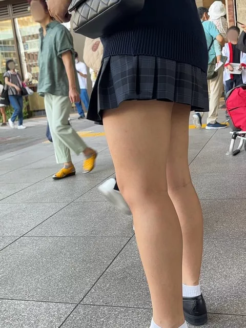 【画像】女子高生のぷりぷりふとももが最高なことを再認識するスレ