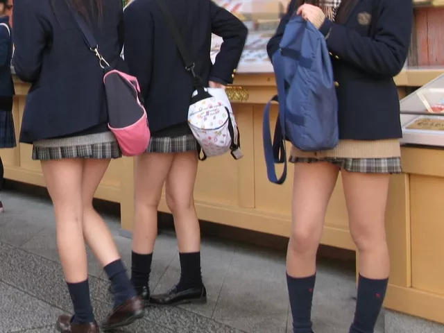 【画像】修学旅行する女子高生集、でアルバムとかにこういう写真あったよなｗｗ