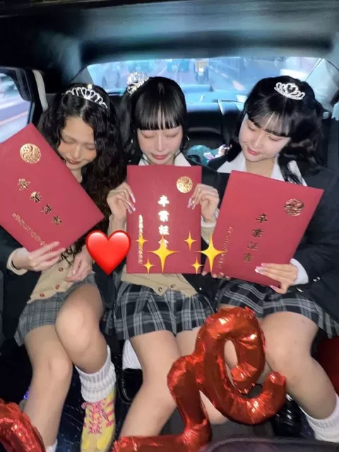 【画像】女の子の人生、ここがピークな制服ＪＫの卒業写真
