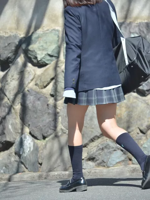 【画像】どんなカメラ使ってるか気になる街撮り女子高生ちゃん