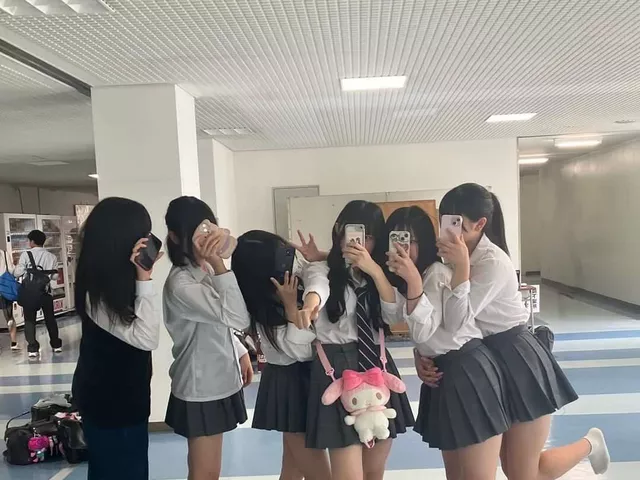 【画像】こんなたくさんの制服ＪＫの誘惑に高校教師はどう理性保つんや？
