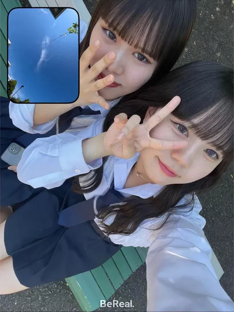 【画像】友達ととりあえず写真撮って楽しそうな女子高生