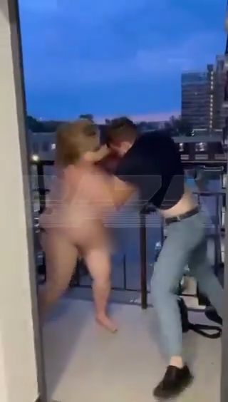 【動画】おっぱい丸出しの女性、ちんさんをフルボッコｗｗｗｗｗｗｗｗ