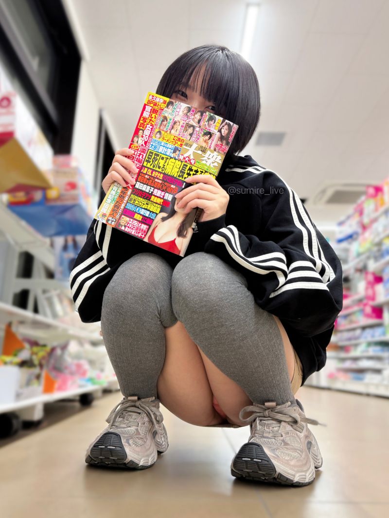 【画像】Z世代まんさん、コンビニでパンツ丸出しｗｗｗｗｗｗｗ