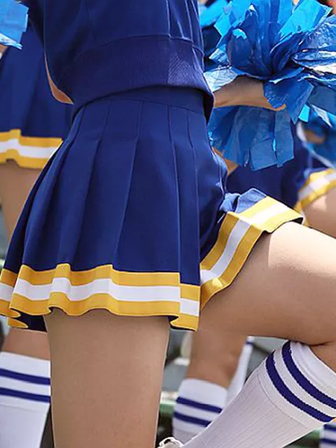【画像】男子高生、チアリーダーに顔を太ももで挟まれるも瞑想して勃起を封印????