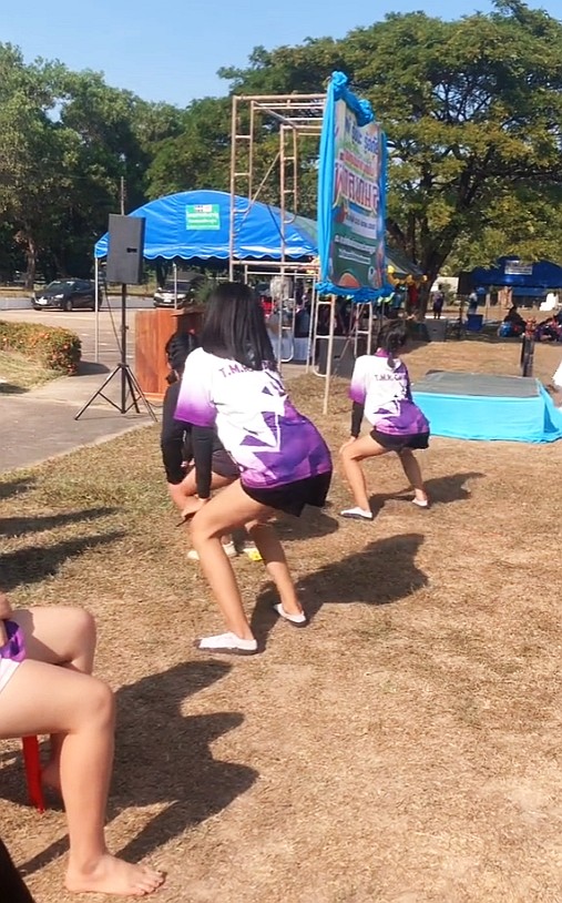 【動画あり】海外ＪＫ、体育祭でエッッッッすぎる腰振りダンスをしてしまうｗｗｗｗｗｗ