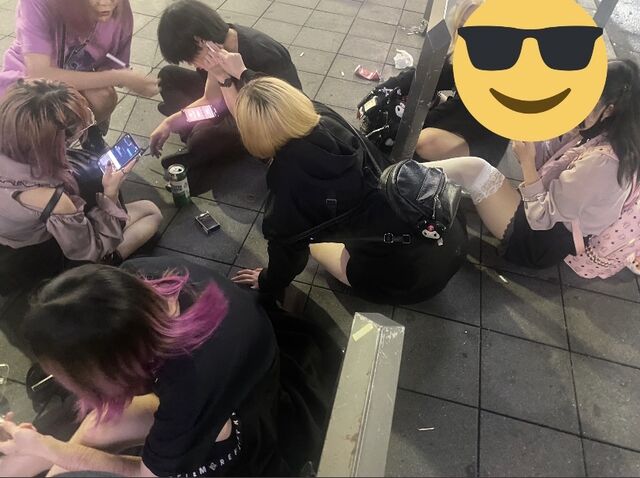 【画像あり】トー横キッズさん、路上おっぱい揉み屋を初めてしまうｗｗｗｗｗｗｗｗｗ