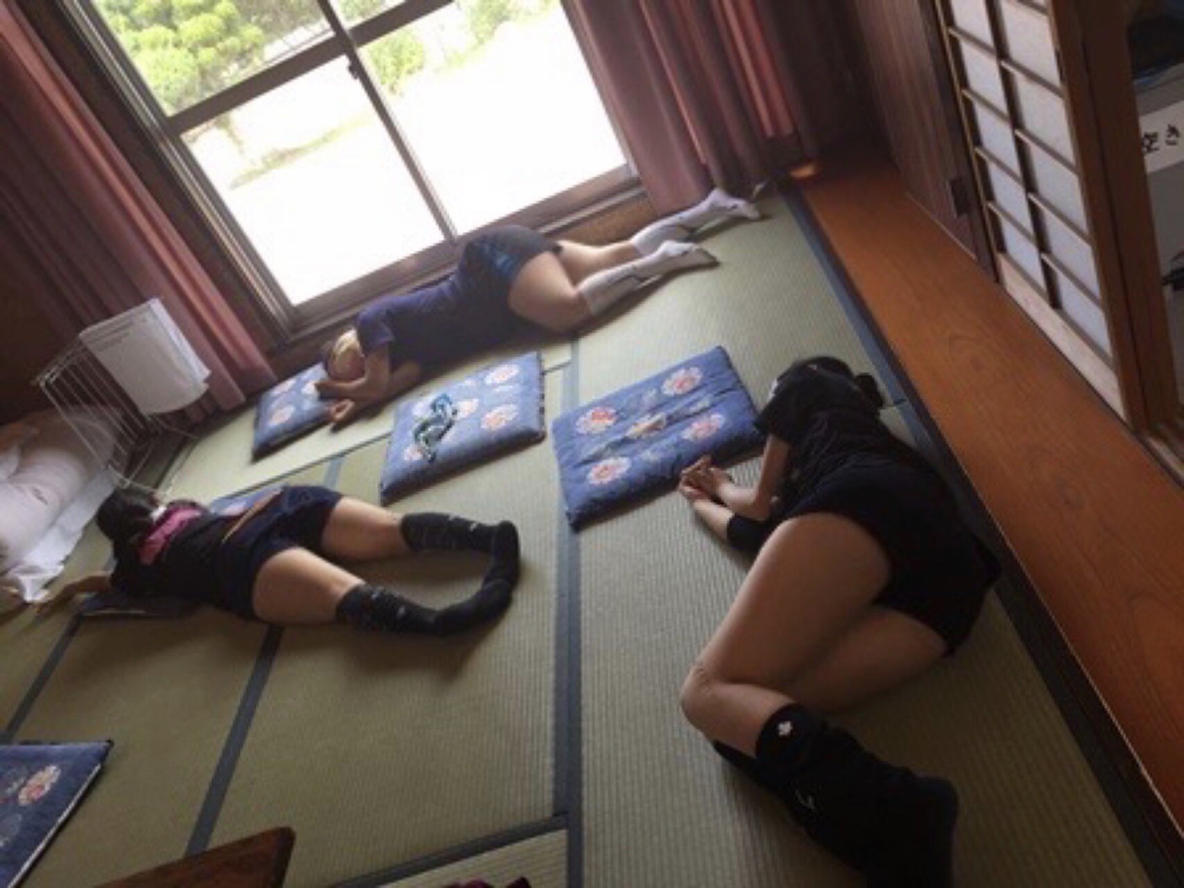 【画像】運動後の部活JKの部屋、臭そう
