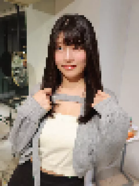 【画像あり】グラドルさん(24)、お乳のサイズのせいで服がはじけそうｗｗｗｗｗｗｗｗ