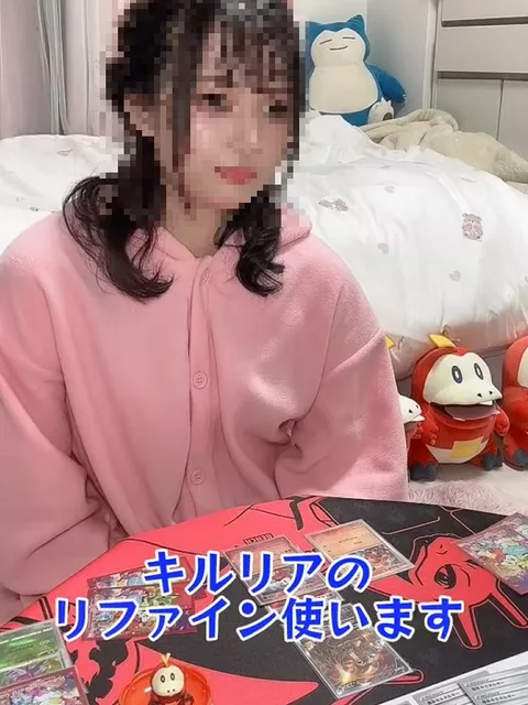 【悲報】ポケカ大会に迷い込んだ女さん、怯えてしまう…