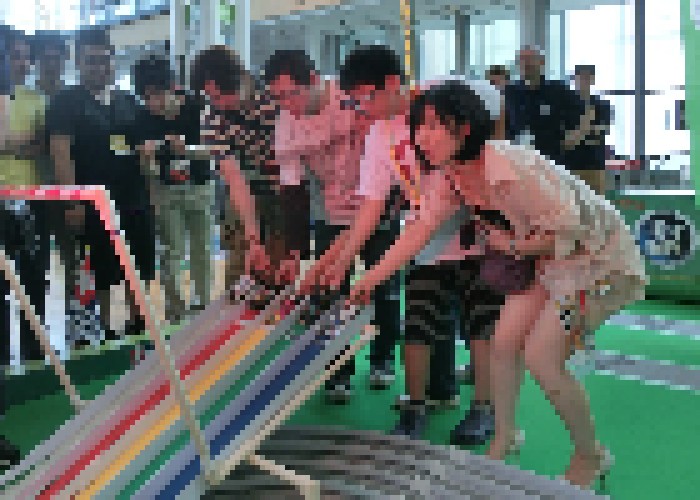 【画像】美女がチー牛だらけの「ミニ四駆大会」に出場ｗｗｗｗｗｗｗｗ