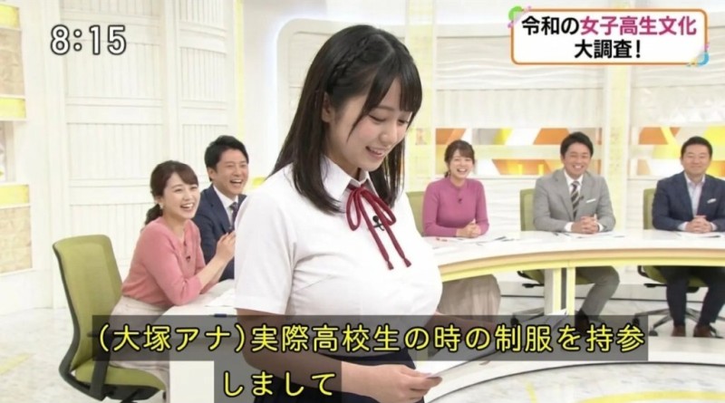 【画象】26歳女子アナ、恥ずかしすぎる格好をさせられて赤面してしまう…