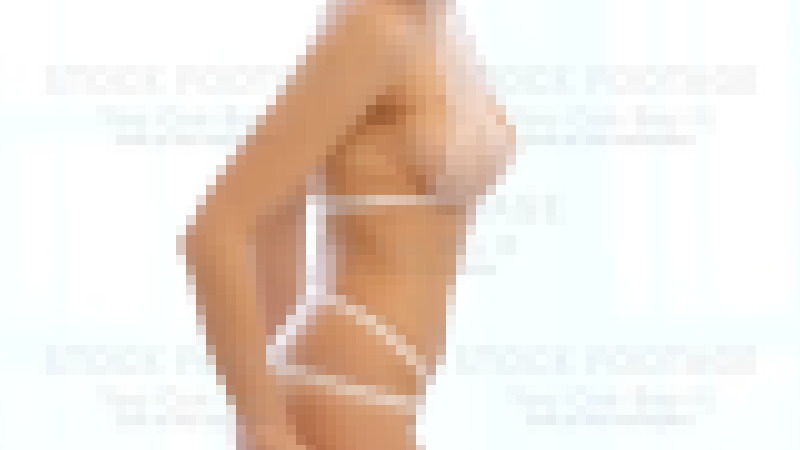 美しすぎる美女がスケスケのランジェリーです！！