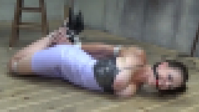 拉致られて縛られた女が暴れておっぱい丸見えｗｗｗ