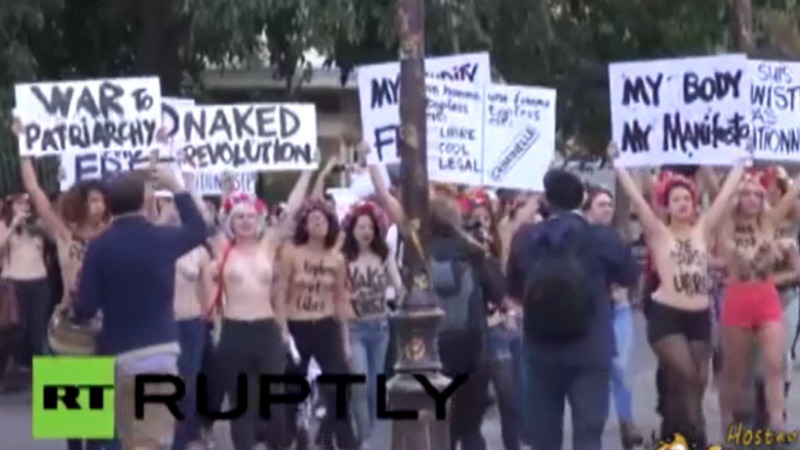 海外の抗議活動でおっぱい丸出しの女性達が最高すぎるｗｗｗ