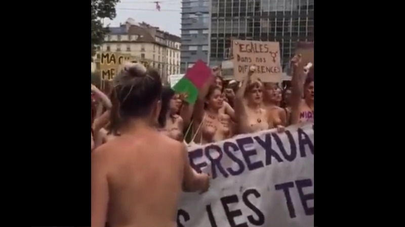 ヨーロッパで抗議活動家の女性達がおっぱい丸出しで最高すぎるｗｗｗ