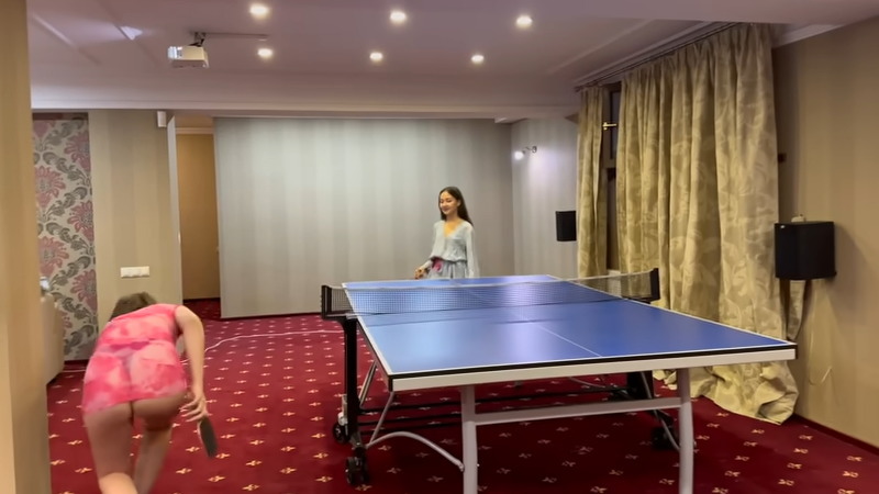 ボディコンの美女達が卓球をしていてもうすぐ見えそうｗｗｗ