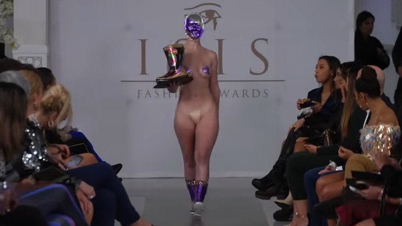 大事な部分をちょっとだけ隠したファッションショーがコチラｗｗｗ