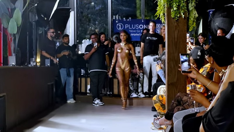 ボディペイントのファッションショーってマジでエロいよなｗｗｗ