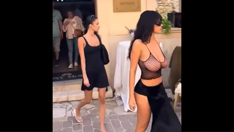 カニエ・ウェストとスペイン旅行のビアンカ・センソリの服がセクシー過ぎると話題にｗｗｗ