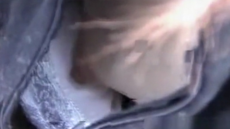 胸元から乳首が見えているから頑張って撮影しましたｗｗｗ