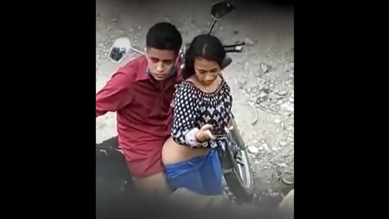 バイクの横でセックスしている猛者が居たのでご覧下さいｗｗｗ