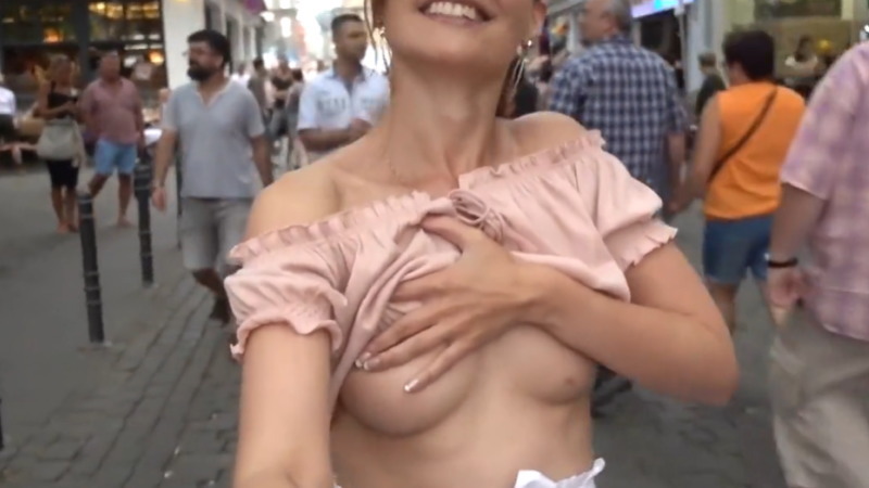 海外の野外露出がエロ過ぎて全米が勃起したｗｗｗ