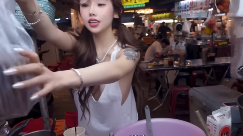 台湾のタピオカミルクティーの屋台の女性がマジでエロ過ぎると話題にｗｗｗ