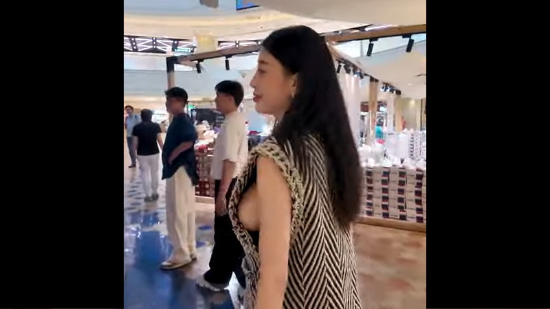 「横乳見える系」のユーチューバーがもうすぐ見えそうｗｗｗ