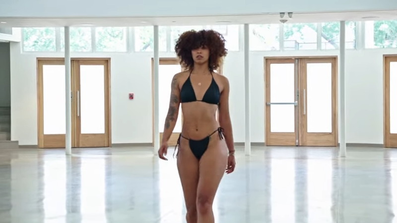 ビキニのファッションショーがセクシー過ぎて僕は大好きです！！