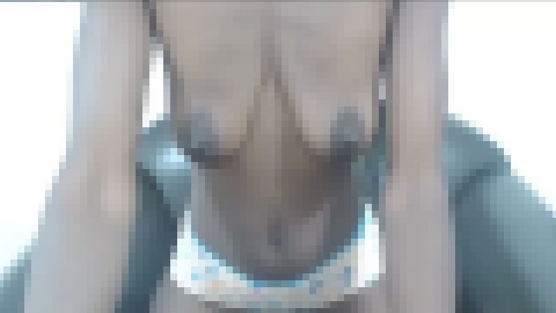 カスカス乳首の垂れ乳が母乳を飛ばしているけど見てみるか？？