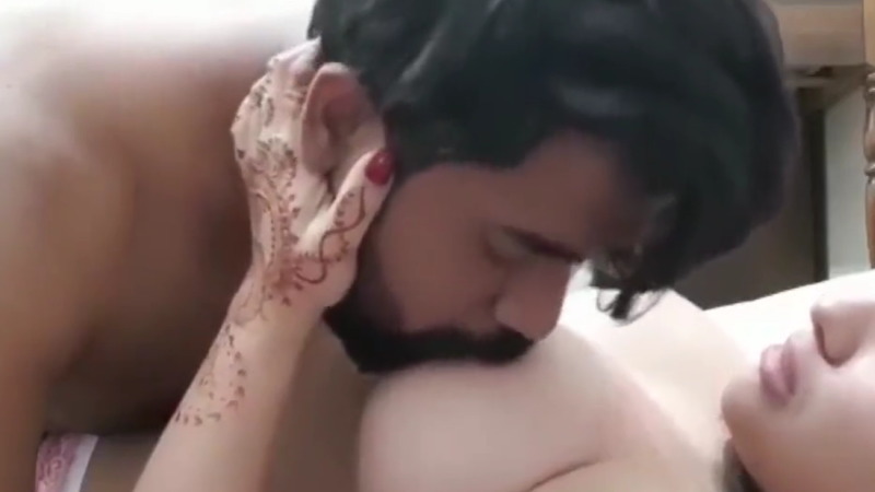 髭のインド人男性とぽっちゃり巨乳インド人女性のセックスシーンをご覧下さいｗｗｗ