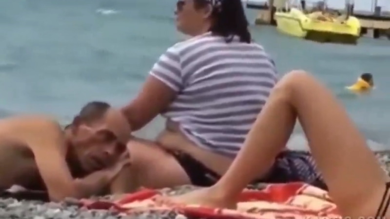 こんなにビーチを楽しんでいるおじいちゃんは見た事が無いですよねｗｗｗ