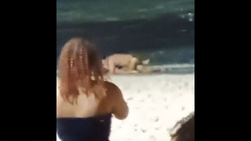 ブラジルのビーチでセックスしまくるカップルが発見されたｗｗｗ