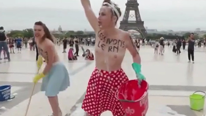 フランスのフェミニストがおっぱい丸出しでデモ活動中ｗｗｗ