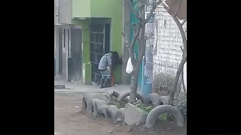 路上でパコパコとセックスをしているカップルを撮影中ですｗｗｗ