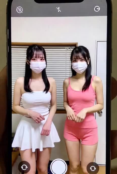 【AIえち動画】自撮り美女がお互いのアレを。。？